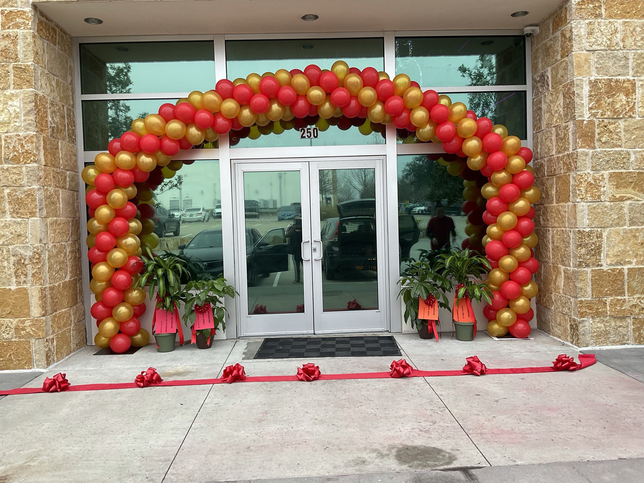 Grand Opening Balloon Arch 