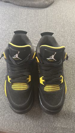 Jordan 4’s Yellow thunders