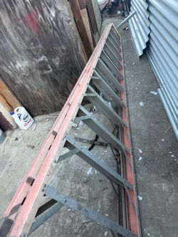 Fiberglass stepladder 12’