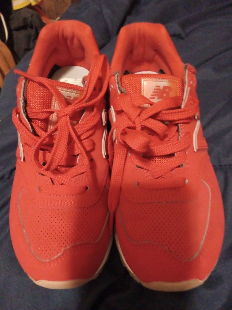 Size 7 Women's New Balance Shoe( No Box)
