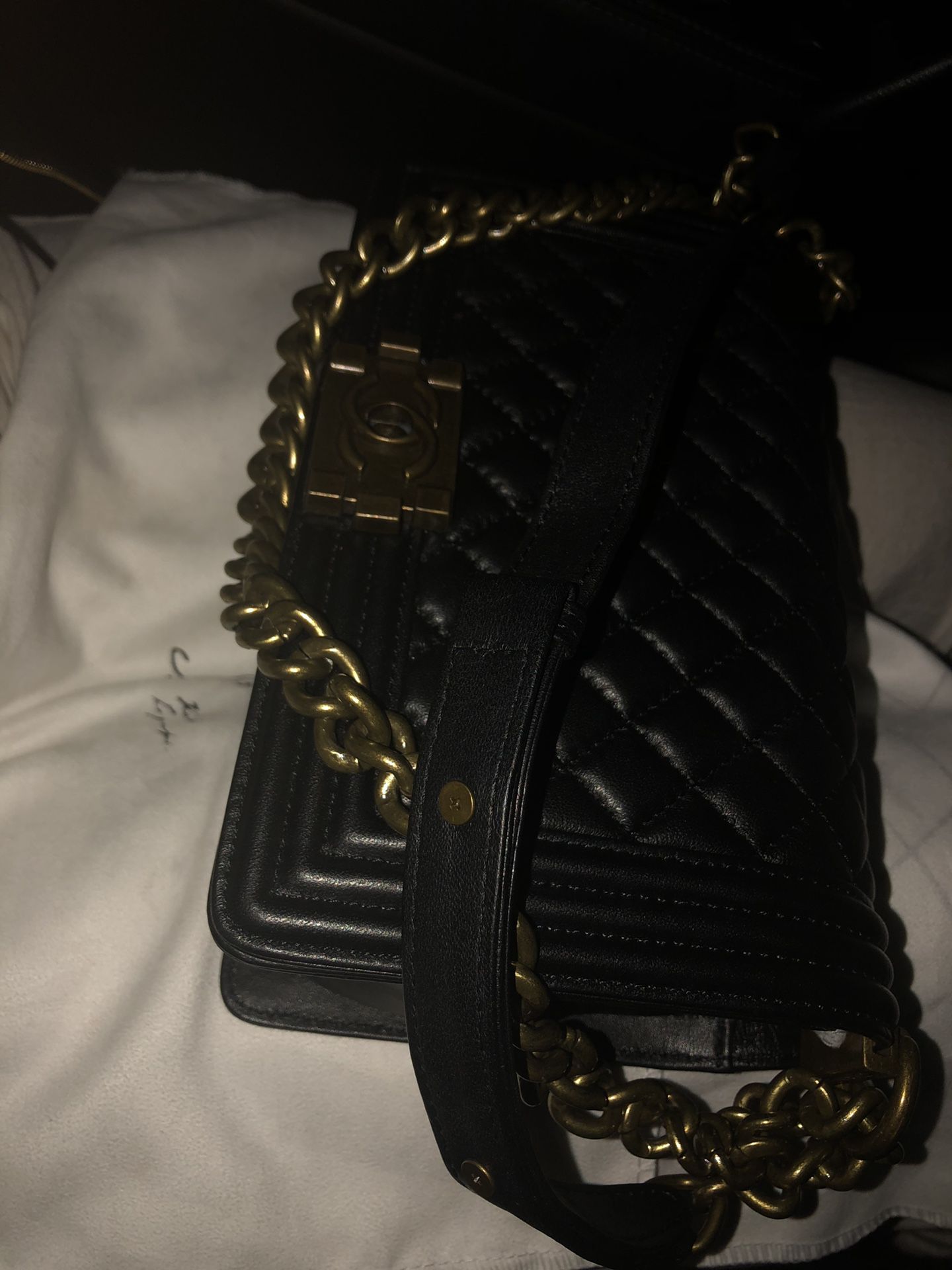 shilling Jeg var overrasket Hensigt Chanel Boy Bag with Brass gold hardware. Able to ship out today! 10218184  Serial date code for Sale in Port Washington, NY - OfferUp