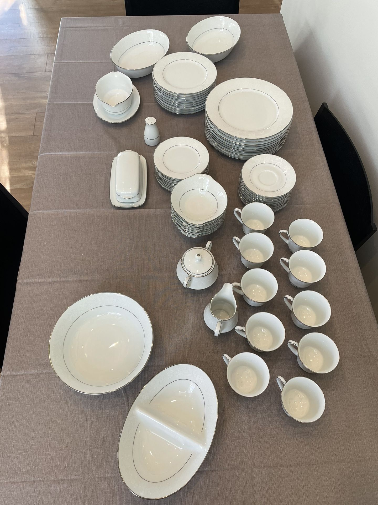 Noritake Fine China Ranier 6909 Pattern 10 Place Settings 65 Pieces including 5 Serving Pieces Dishes. Platinum silver Trim Rare find china set. Vint