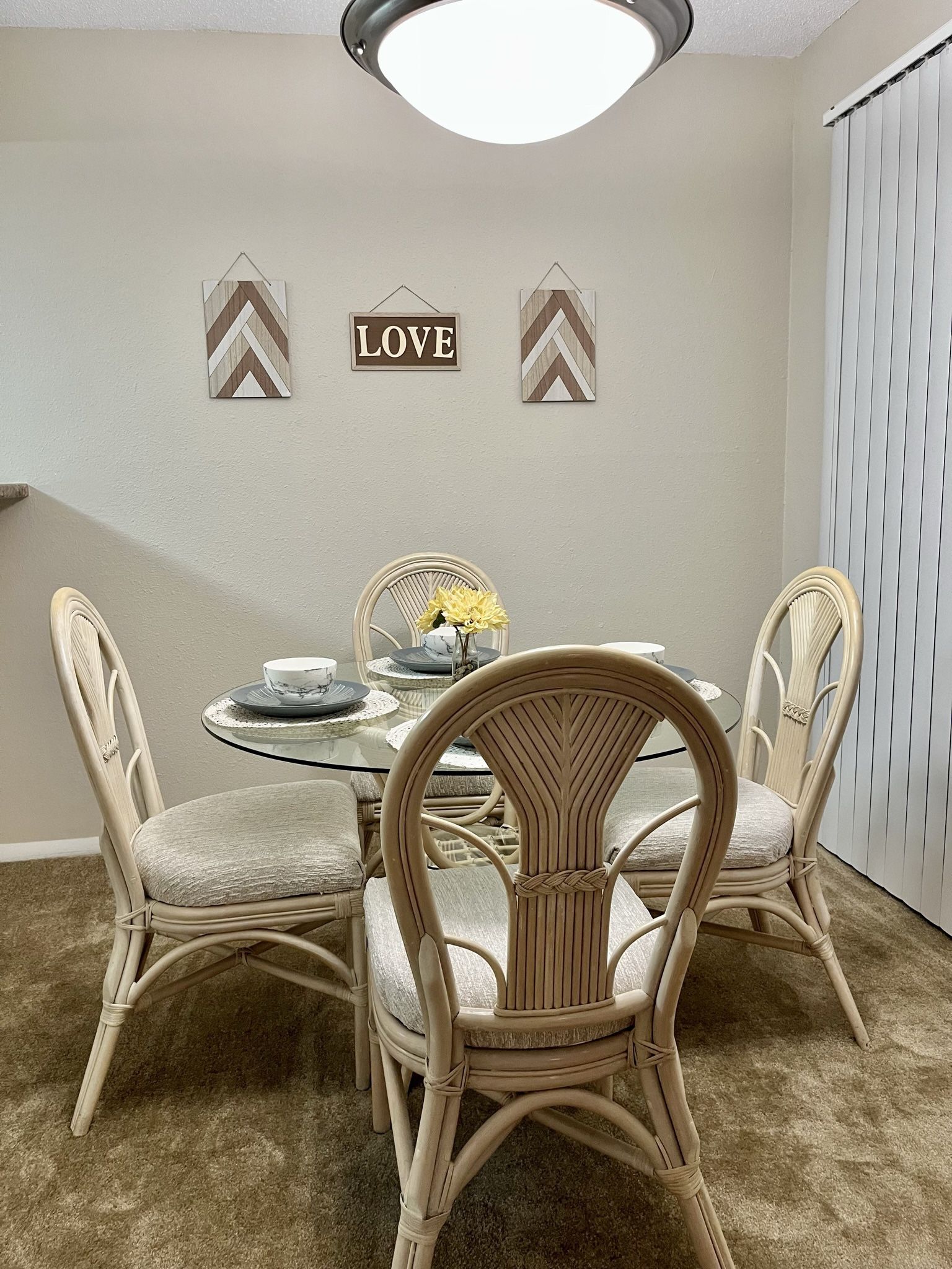 Round Farmhouse Dinner Table Set For 4