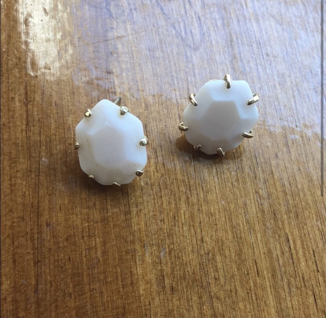 Pearl Kendra Scott Studs