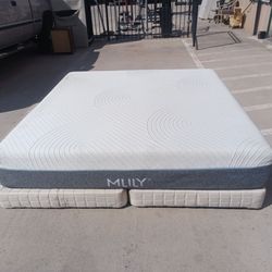 King memory foam mattress and box spring