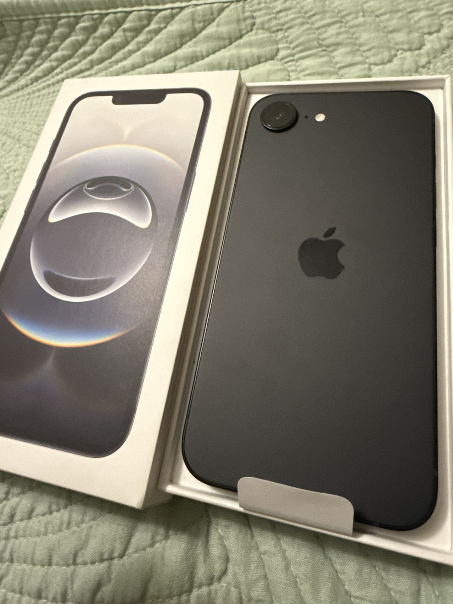 iPhone 16e