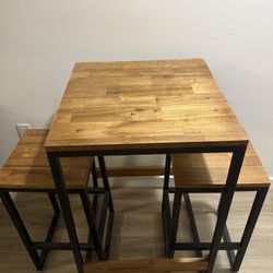 Outdoor or Indoor Table with chairs