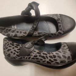 10 Pairs Of NEW Rare Dansko Clogs Sandals Wedge Nurse Waitress Comfort Women Etc... 38 7.5 8 