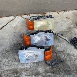 Head Lights.and Two Brand New Bulbs  Still On It’s Original Box .and Never Used.