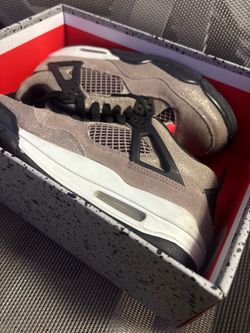 Air Jordan 4 Taupe Haze Sneakers