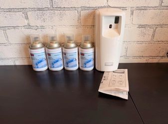 Rubbermaid Commercial Microburst 9000 LCD Metered Aerosol Air Freshener Dispenser + 4 Refills
