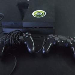 PS4 Bundle – 2 Controllers + Games – NEED GONE TODAY