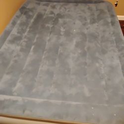 Queen Blowup Matress