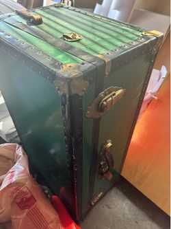 FREE vintage trunk