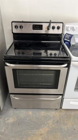 Frigidaire Electric Range – Stainless Glass-Top, Self Clean