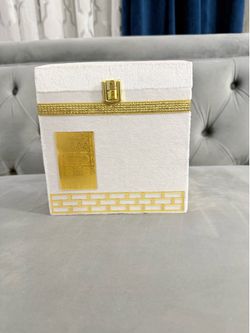 Beautiful brand new 7”h by 7”w by 7”d kaaba decoration and gift box. (MUST SELL TODAY)