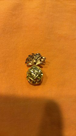 Pineapple Pin