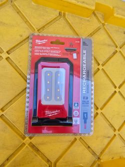 Milwaukee USB-C Rechargeable Low-Profile Magnetic Task Light