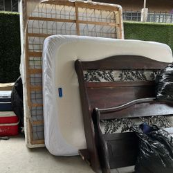 Queen Size Bed  Complete 