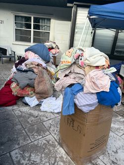 Blankets, sheets, pillow cases bulk lot