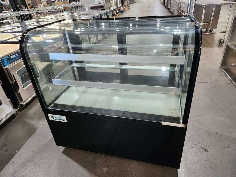 Avantco 47" Dry Display Bakery / Dessert Case