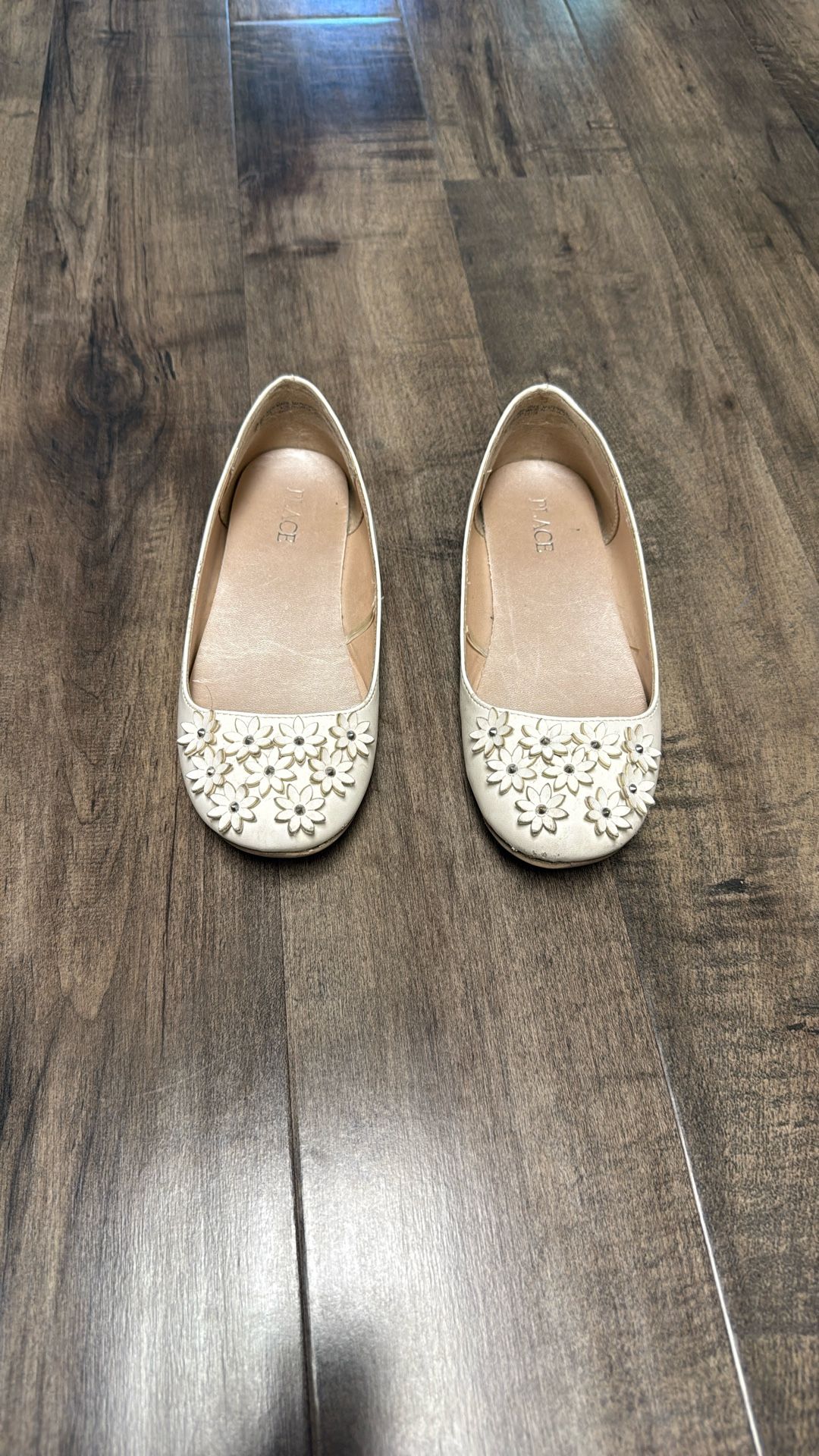 Girls Size 3Y - White Flat Slip on Dress Shoes