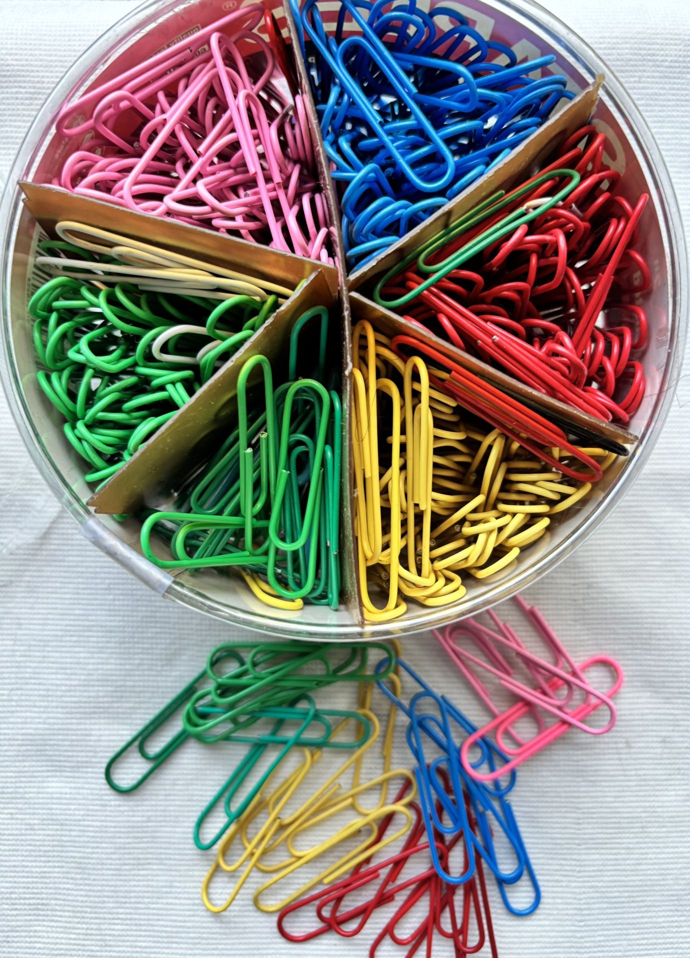 Staples Jumbo Paper Clips, Assorted Colors, 500 Count, Never Used
