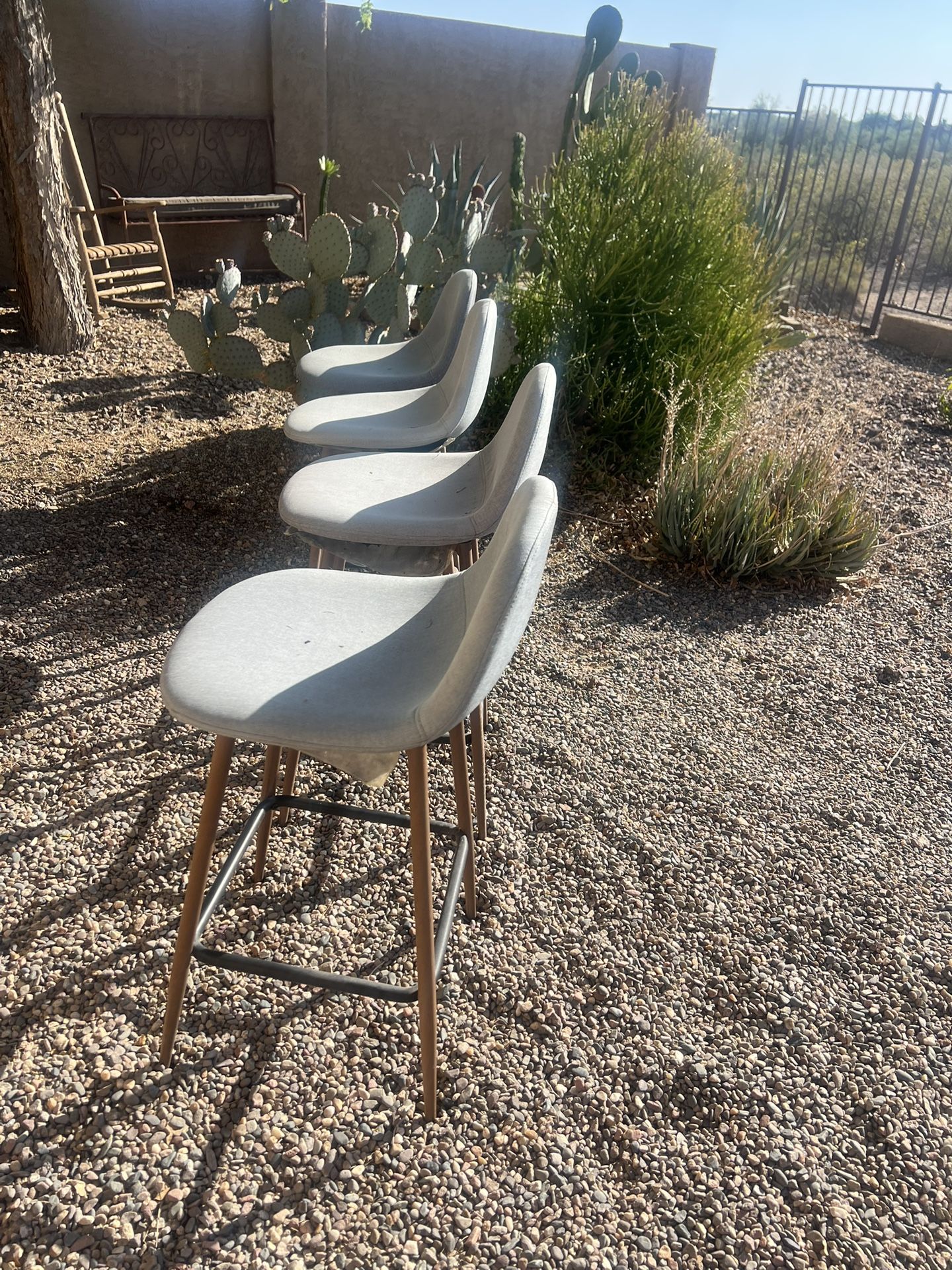 4 Stools 
