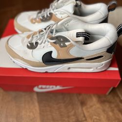 BRAND NEW NIKE W AIR MAX 90 FUTURA
