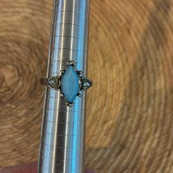 Pretty blue costume jewelry ring with rhinestones 