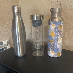 Rodan and Fields Beverage  containers