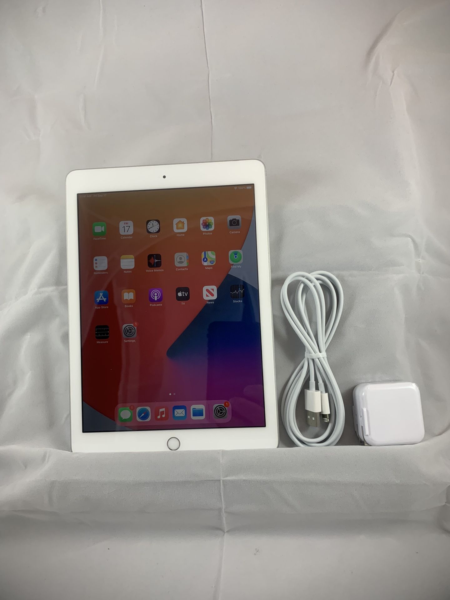 iPad 128gb Wifi W/box, New Charger And Cable 