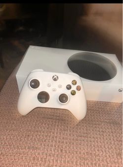 Microsoft Xbox Series S Console Bundle (Robot White) - Great Condition!
