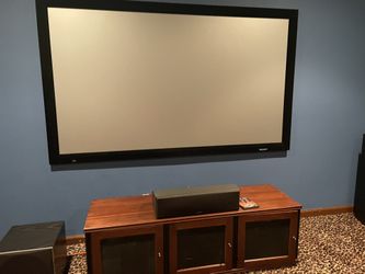 PROJECTOR SCREEN 100 INCH EXCELLENT CONDITION