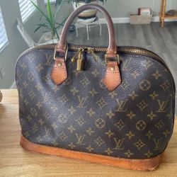 Louis Vuitton - Authentic With Lock And Key -(Serial Number Is In Photos) $550