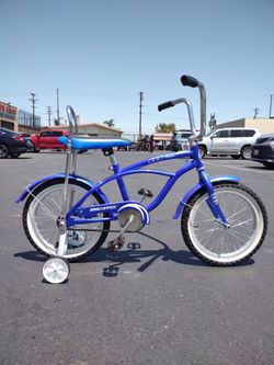 New blue Taylor cruiser with training wheels