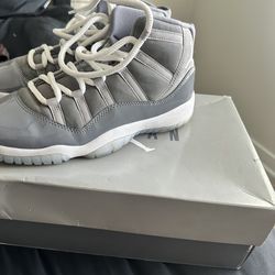 Cool grey xi size 7y
