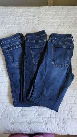 Bundle of Hollister and guess jeans