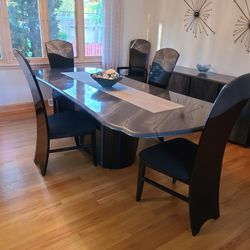 Dining Table/7 Chairs/sideboard