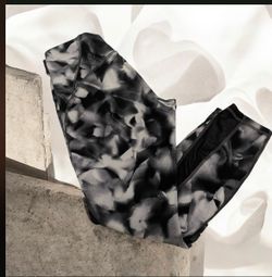 Black and White Abstract Print Leggings 10