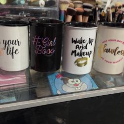 makeuo brush holders 