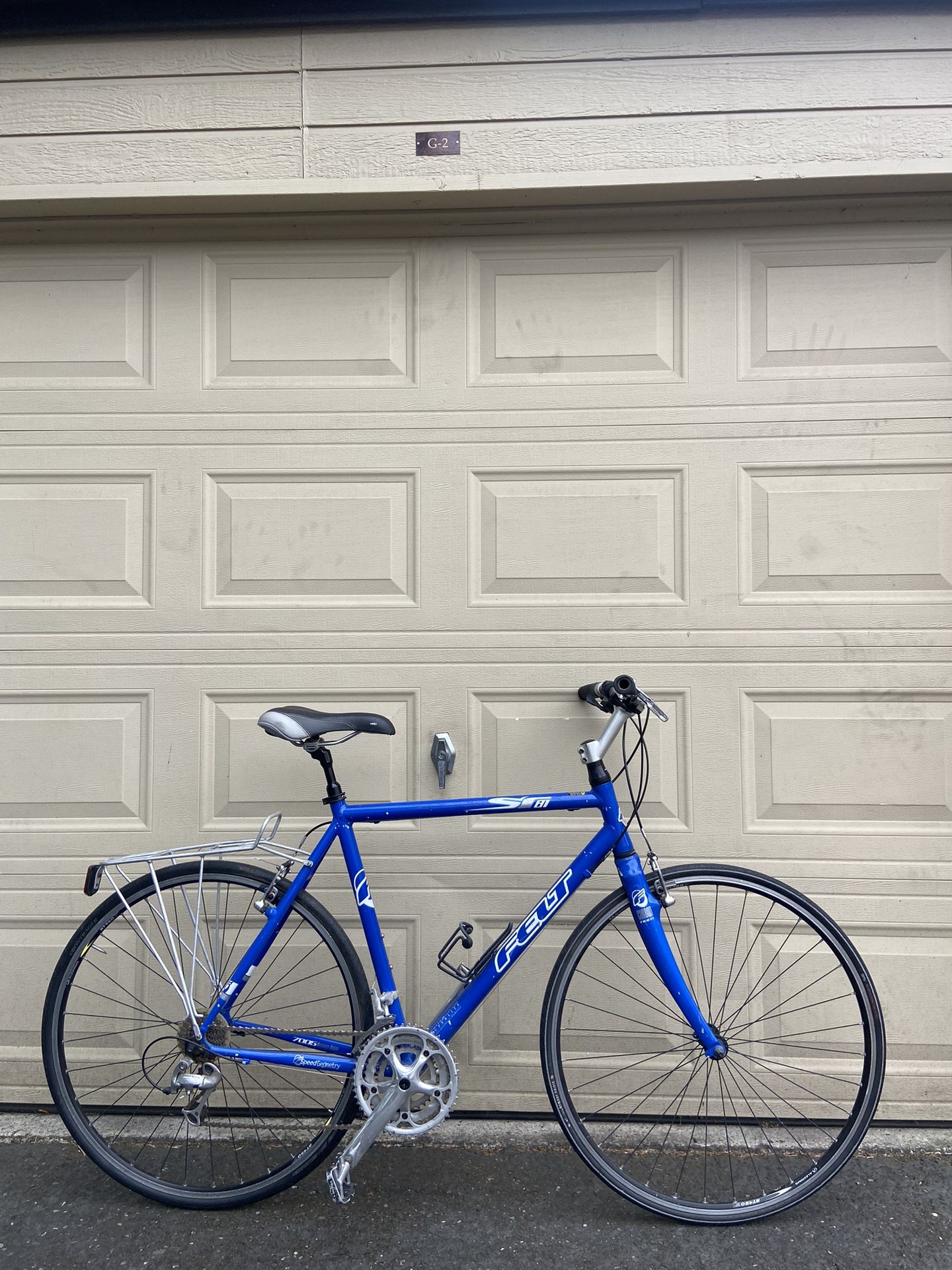 Felt SR81 Hybrid Road Bike – Large Frame – 27-Speed – Carbon Fork – Men’s Street Bicycle