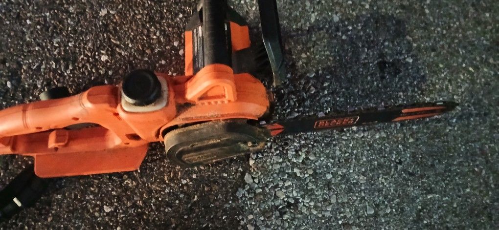 Black And DECKER CHAINSAW