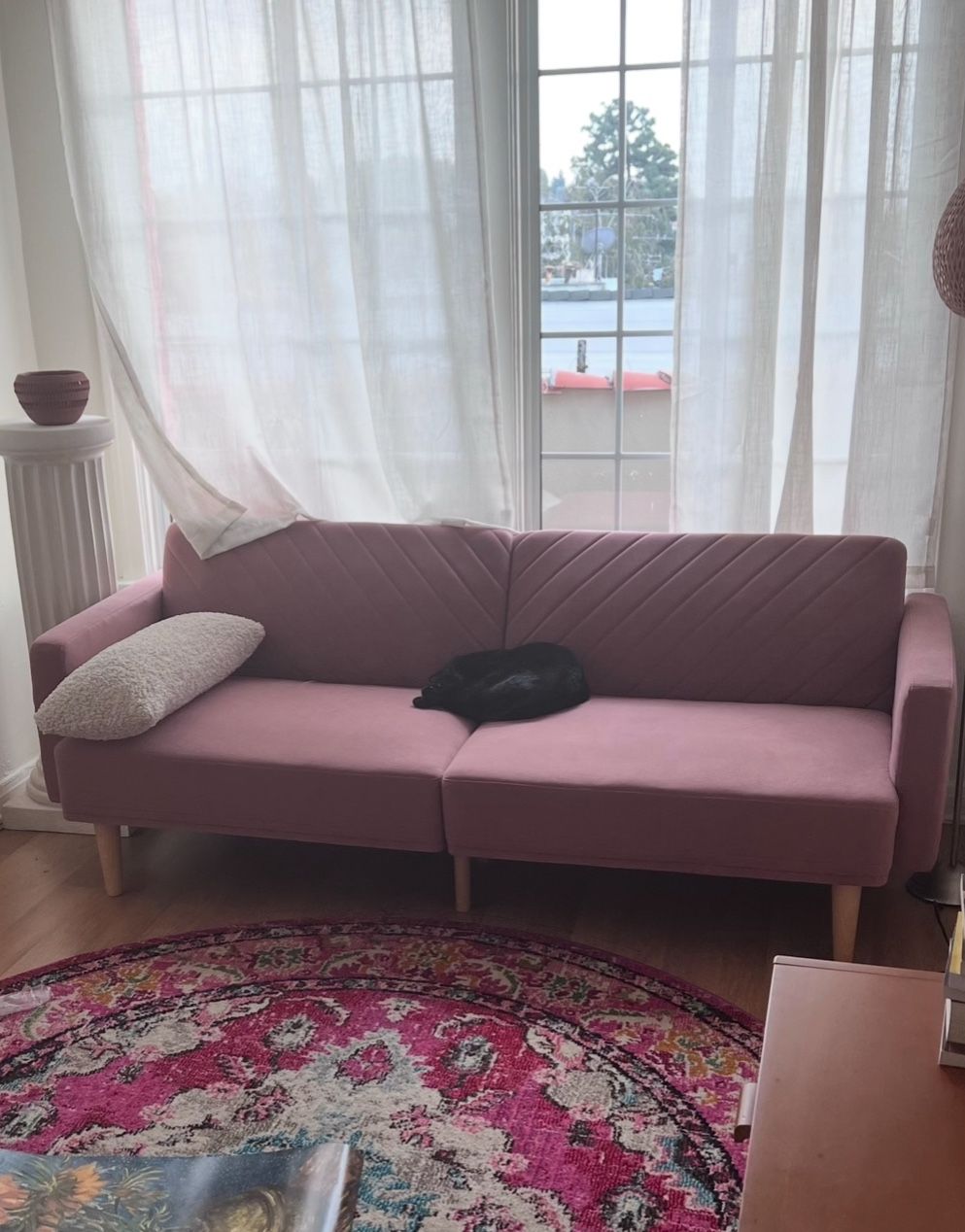 Couch/futon (pink)