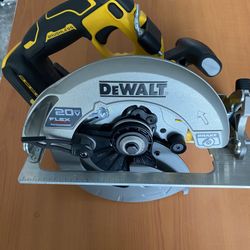 DEWALT FLEXVOLT CIRCULAR SAW 7-1/4 ( No Battery No Charger )