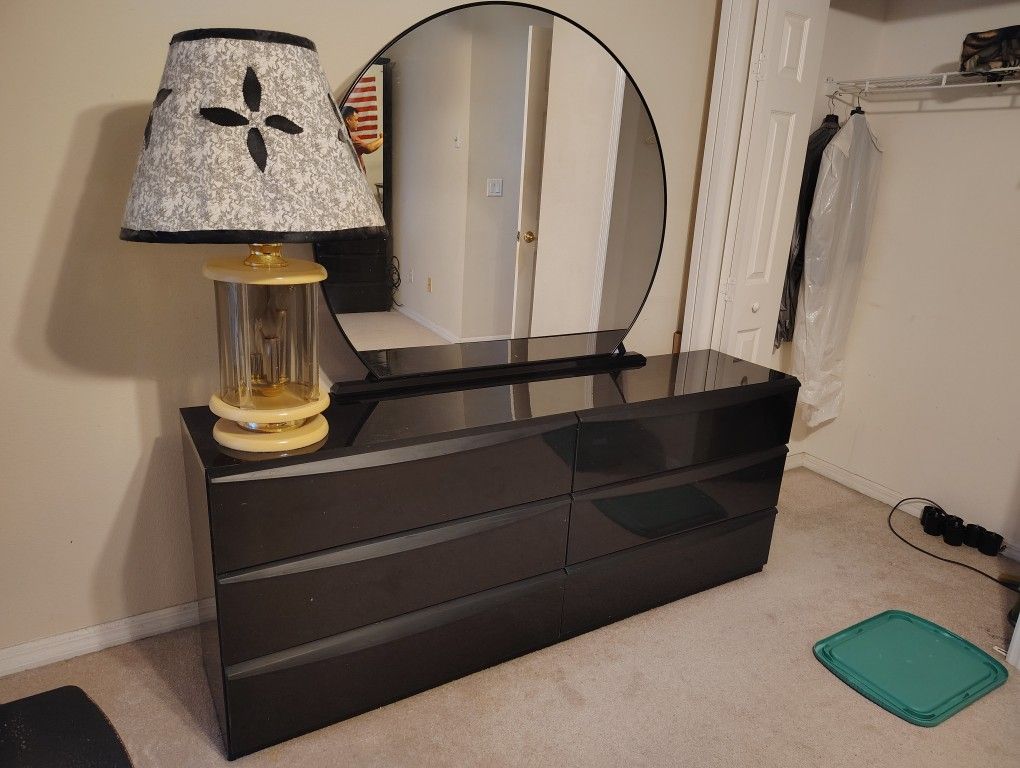 Dresser & Headboard 