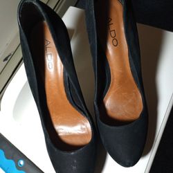 Aldo Stiletto Size 38 (7/8 US) Made In Brazil. Black Suede Leather Sole