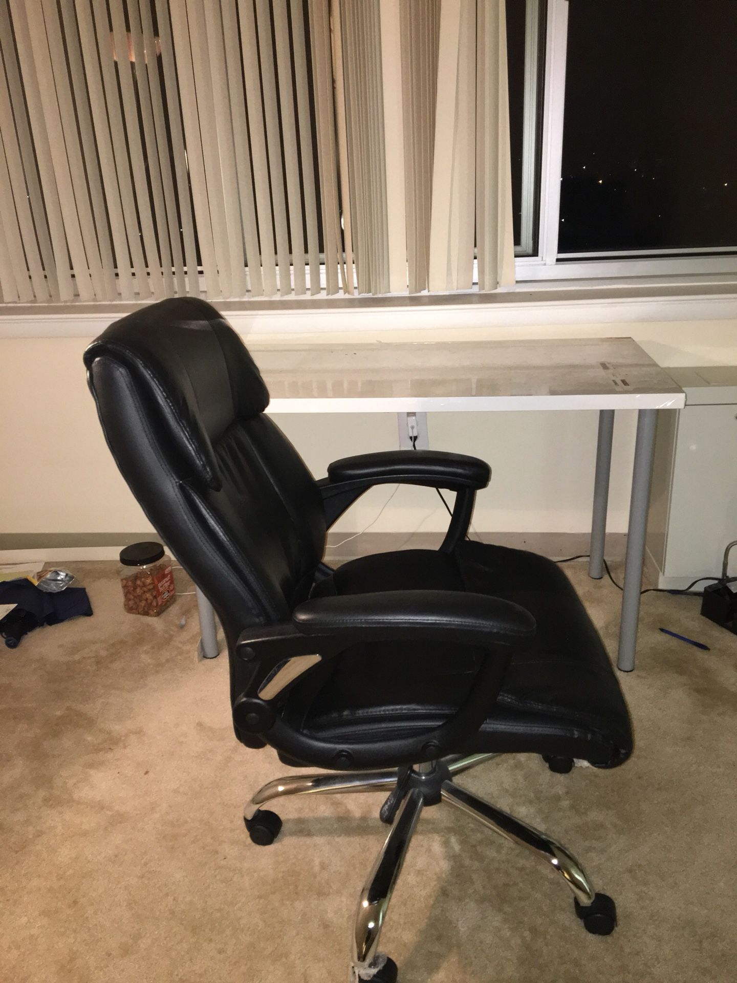 Office chair and desk