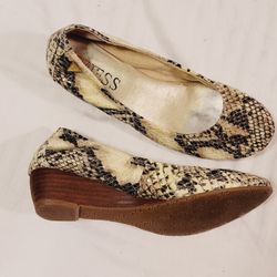 Guess Snakeskin Ballet Flats Size 6.5
