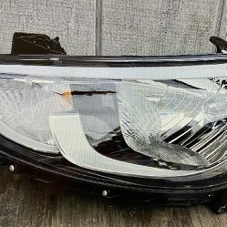 2016 Hyundai Accent Left head light